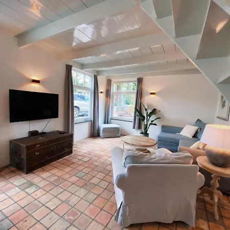 Cozy Historical ואסנאר