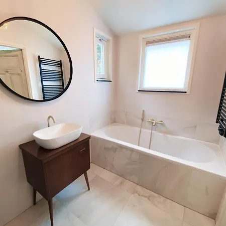 Cozy Historical ואסנאר