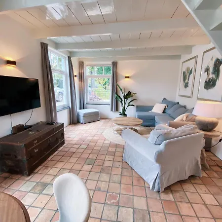 Cozy Historical Vakantiehuis *